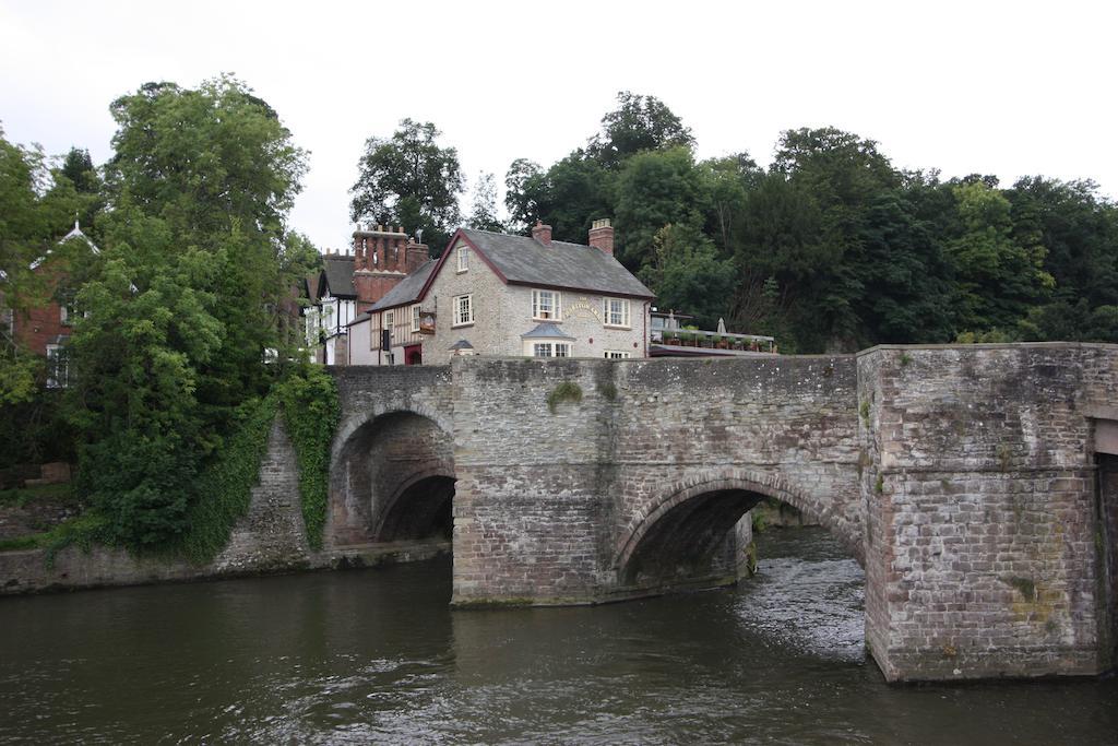 Bed and Breakfast The Charlton Arms à Ludlow Extérieur photo