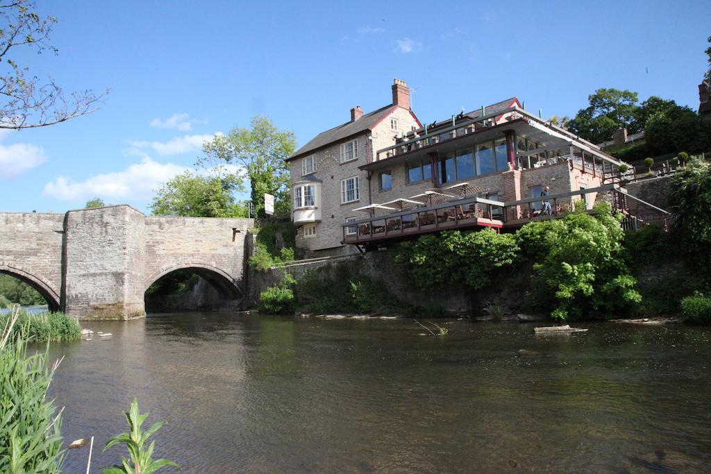 Bed and Breakfast The Charlton Arms à Ludlow Extérieur photo